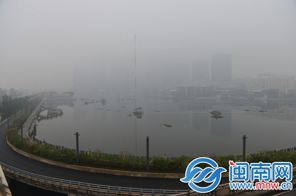 昨日12時(shí)24分，豐澤浦西，泉州最高商業(yè)樓迷失霧中